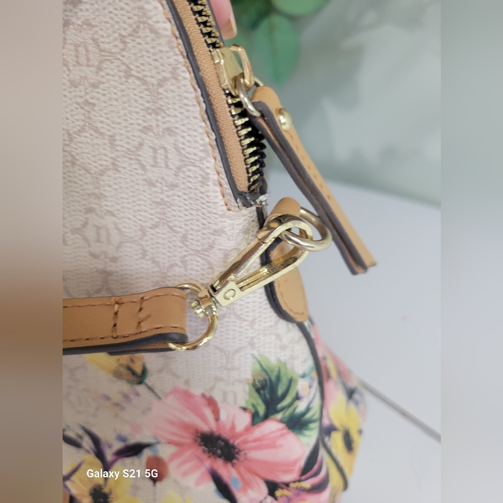 🥳HP🥳 NANETTE LEPORE floral dome bag. several compartments crossbody satchel - Picture 6 of 14